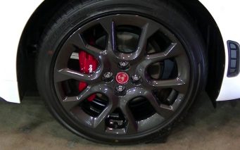 サソリマークが沢山! アバルト124 スパイダーのディテールをチェックしてきた!